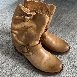 Frye Veronica Short Boots - WHEAT size 8